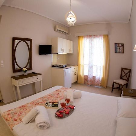 Bellarias House Aparthotel นีดรี ภายนอก รูปภาพ