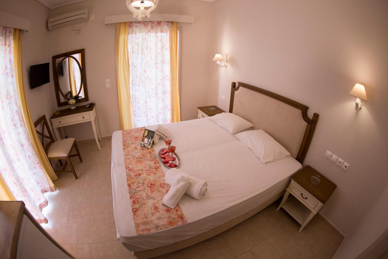 Bellarias House Aparthotel นีดรี ภายนอก รูปภาพ