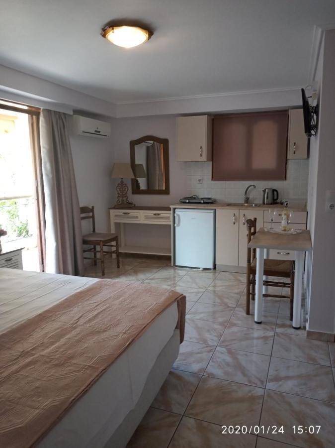 Bellarias House Aparthotel นีดรี ภายนอก รูปภาพ