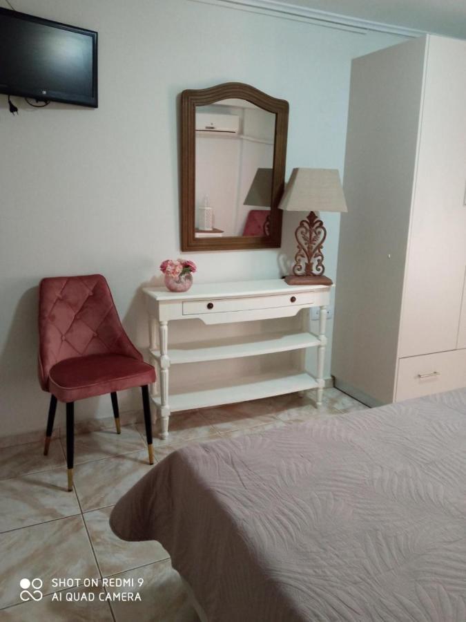 Bellarias House Aparthotel นีดรี ภายนอก รูปภาพ